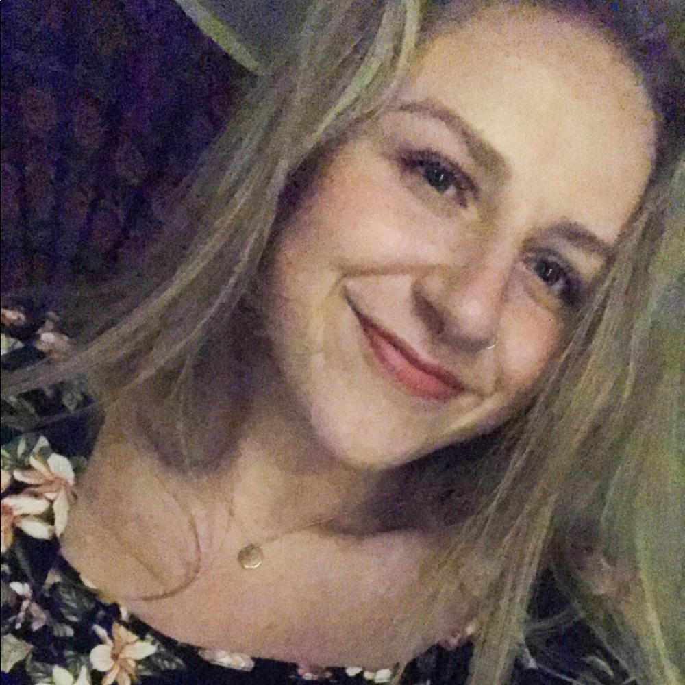 Meet your Posher, Alyssa